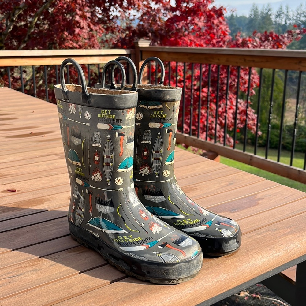 Kids rain boots